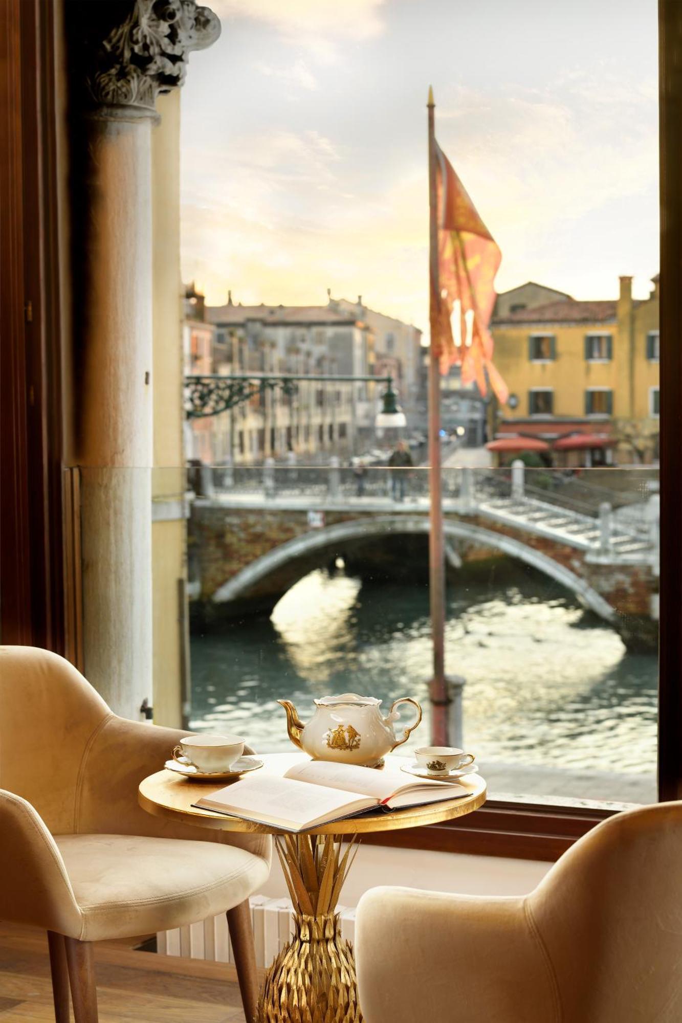 Swan Dolcevita Prestige Stay - Canal View & Exclusive Experience Venice Exterior photo